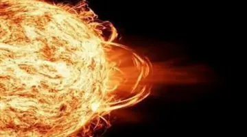 رصد توهج من الفئة العليا على الشمس.. كيف تتأثر الأرض؟